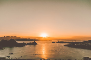 A sunset in Rio de Janeiro Sunset Entardecer Niterói Vista do Rio de Janeiro sem pessoas Baía de Guanabara Baía da Guanabara