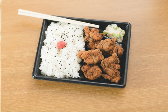 からあげ弁当 の画像 3 852 件の Stock 写真 ベクターおよびビデオ Adobe Stock