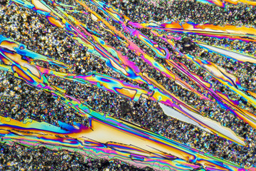 Sodium nitrate microcrystals