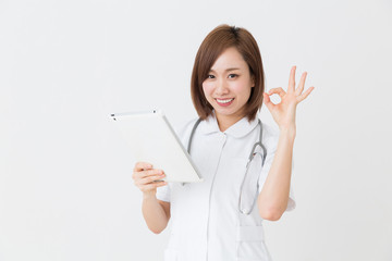 笑顔のナース　タブレット