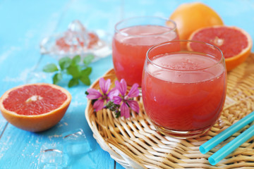 Grapefruit pulp juice and grapefruit halves