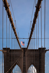 Obraz premium Brooklyn Bridge Details and American Flag