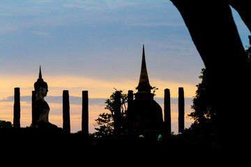 Naklejka premium Sukhothai Historical Park with sihouette sunset in Thailand. Famous historical park in Thailand. Sunset at the park.