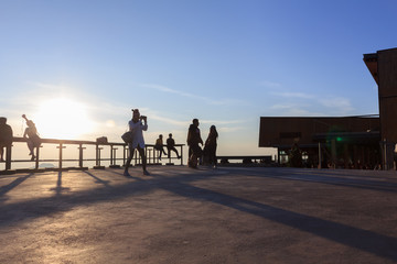Fototapeta premium Many tourists watch the morning sunrise on the mountain.