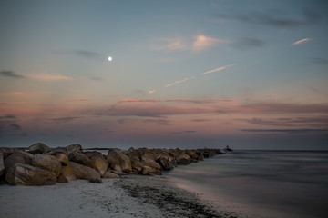 Fototapeta premium empty beach at sunsent