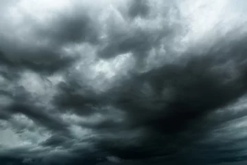 Crédence de cuisine en verre imprimé Ciel Ciel sombre et nuages noirs avant la pluie, nuage noir dramatique et orage