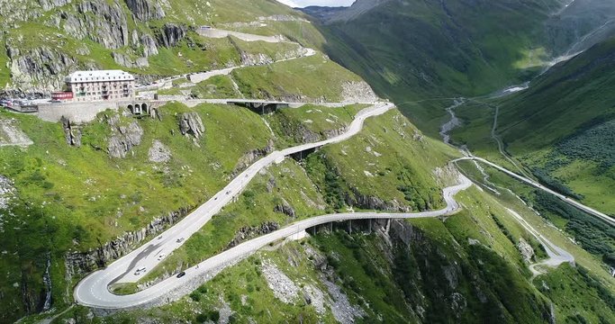 Verkehr am Furkapass