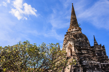Fototapeta premium View of asian religious architecture ancient Pagodas in Wat Phra Sri Sanphet Historical Park, Ayuthaya province, Thailand, Southeast Asia. Thailand's top historic landmark, attraction and destination