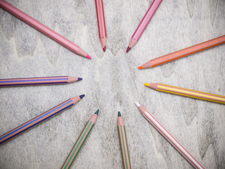 Fototapeta premium circle color pencils on wood background