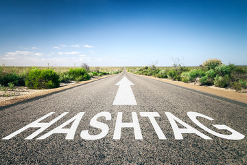 Obraz premium road to horizon hashtag