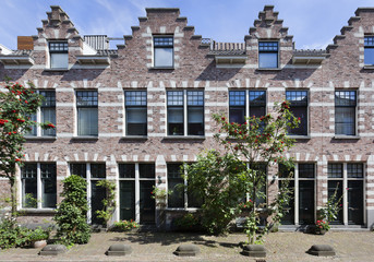 Fototapeta na wymiar Classic style houses in Rotterdam Kralingen