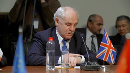 Consul of UK yaws at an important and boring international meeting