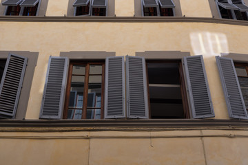 Fototapeta na wymiar Details of the exterior of Italian buildings in Florence, Tuscany, Italy.