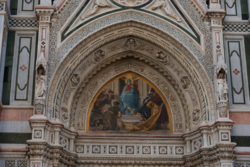 Fototapeta na wymiar Details of the exterior of the Cattedrale di Santa Maria del Fiore ( 