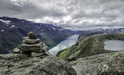 Unterwegs auf dem Besseggen Trail in Norwegen (Oppland)