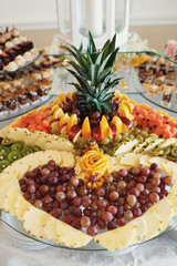 Sliced pineapples, kiwis, oranges and other fruits