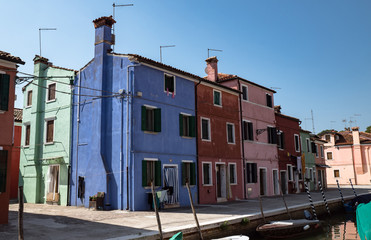 Häuserreihe- Bunte Häuser von Burano