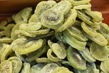 Dried sliced kiwi with sugar