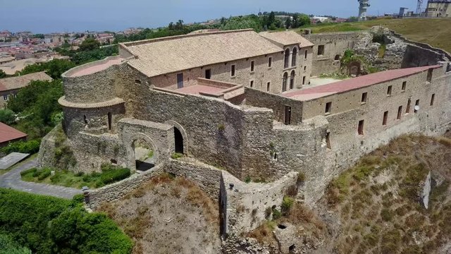 Vista aerea del castello Normanno Svevo, Vibo Valentia, Calabria, Italia