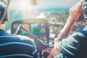 Rückansicht Helikopter Piloten