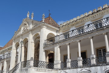 Portugal -  Coimbra - Université - Batiment principal avec la Galerie des colonnes et salon jaune