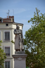 statue