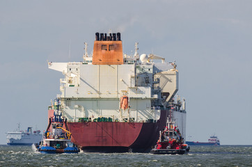 GAS CARRIER - LNG Tanker is flowing to the sea © Wojciech Wrzesień