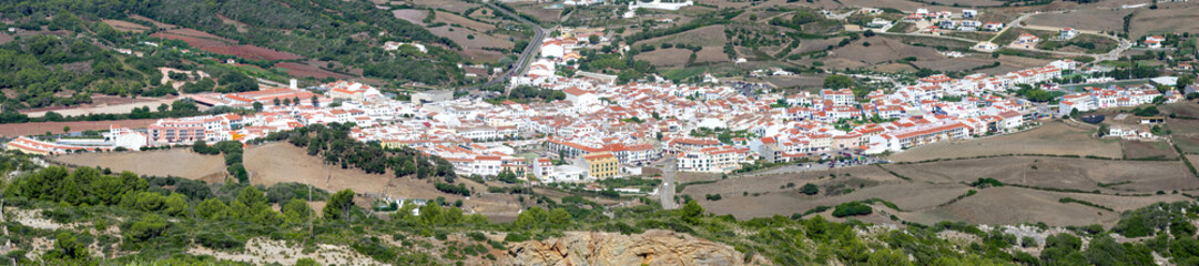 Fototapeta na wymiar Panorama der Kleinstadt Es Mercadal auf Menorca im Sommer