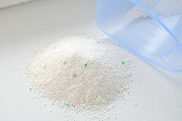 Washing powder for white fabrics