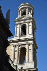 Tour de l'église Saint-Sulpice à Paris, France