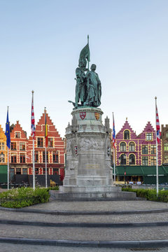 Belgium, West Flanders (Vlaanderen), Bruges (Brugge). Statue of Jan Breydel and Pieter de Coninck on Markt square.