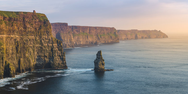 Cliffs of Moher, County Clare, Munster province, Republic of Ireland, Europe. Panoramic view of the cliffs towards the O'Brien's Tower