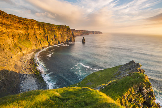 Cliffs of Moher, County Clare, Munster province, Republic of Ireland, Europe. View of the cliffs towards the O'Brien's Tower.