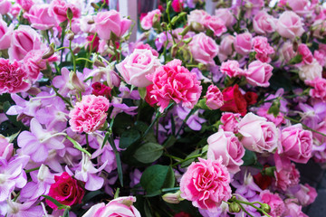 ピンクのバラ、カーネーション、花、花束