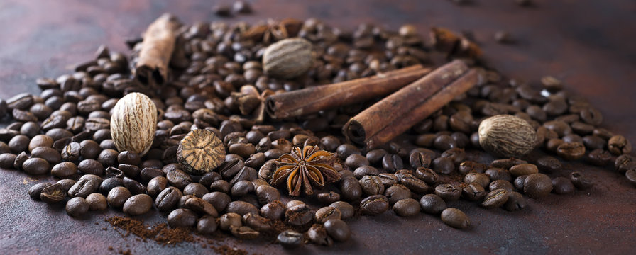 Close-up of roasted coffee beans, © YuliiaMazurkevych