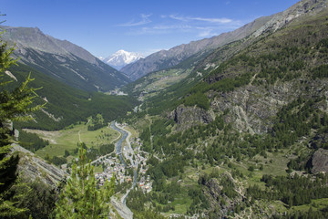 Fototapeta na wymiar Mont Blanc view from Lillaz