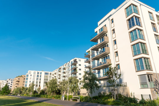 รูปภาพApartmenthaus เลือกดูภาพถ่ายสต็อก เวกเตอร์ และวิดีโอ805 Adobe