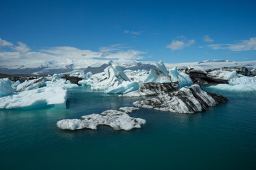 Iceland - Iceberg landscape full of drifting ice floes on glacial lake © Simon Dux Media