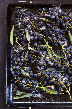 Grapes on roasting tray