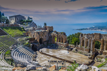 Panoramic view of the theater of taormina and mediterranean background - 167973920