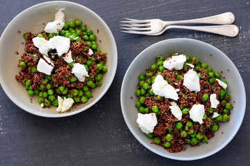 Balanced meal with quinoa - 167974350