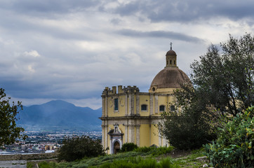 Fototapeta na wymiar Church the city of milazzo and mountains background
