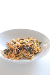 spagetti with chilli oil and basil - 167976912