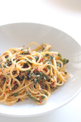spagetti with chilli oil and basil - 167976973