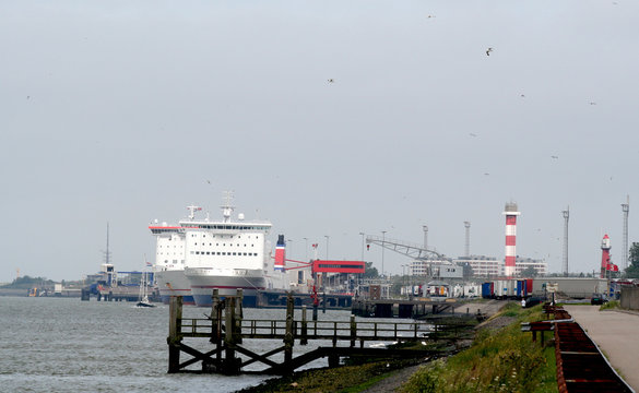 The new waterway  Nieuwe Waterweg) near Hoek van Holland