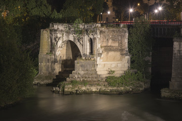 Fototapeta premium The ancient bridge in Rome