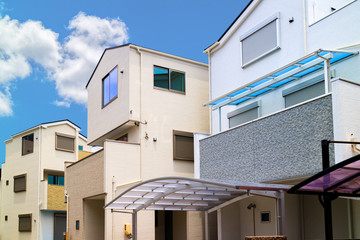 空と街並み