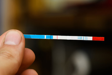 Express used negative HIV test using blood from a finger in to fingers