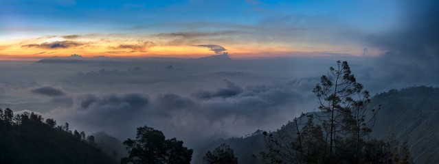 Obraz premium Dancing Cloud at Mount Bromo