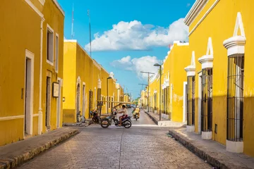 Deurstickers Mexico Izamal, de gele koloniale stad Yucatan, Mexico